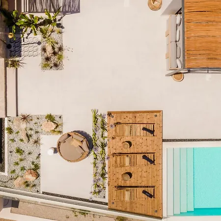 Agapanthus Villa